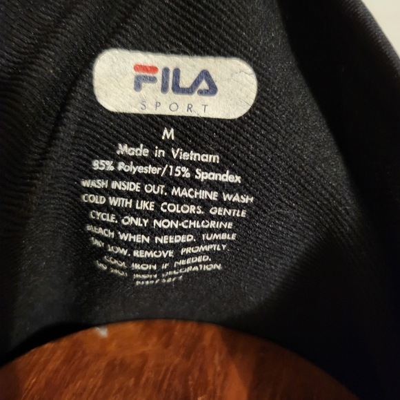 NWOT Fila thermal outdoor sport top. Medium, black with faux knit pattern. - Picture 4 of 6